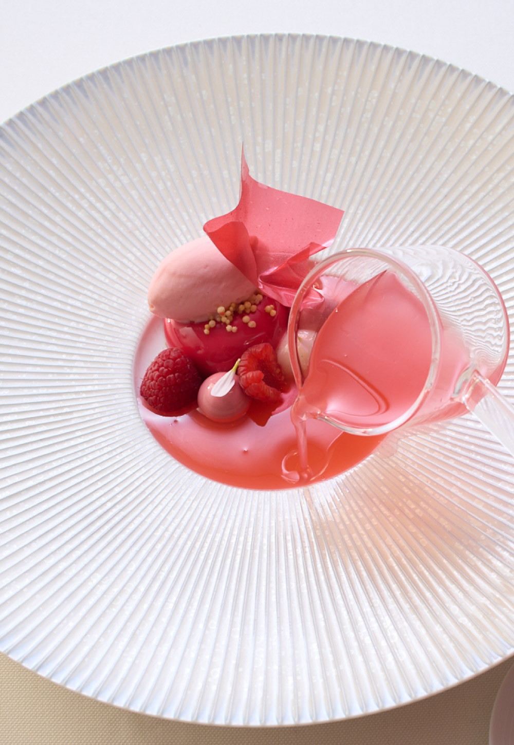 Kunstvoll angerichtetes Champagner Dessert