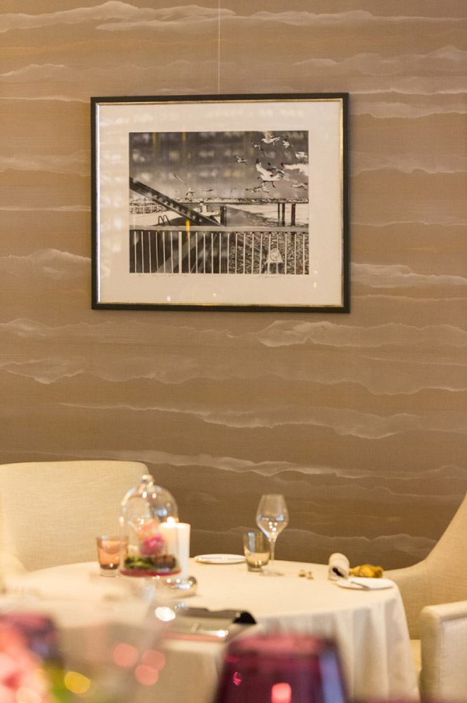 Radierung von Wolfgang Werkmeister im Restaurant *** Haerlin im Hotel Vier Jahreszeiten